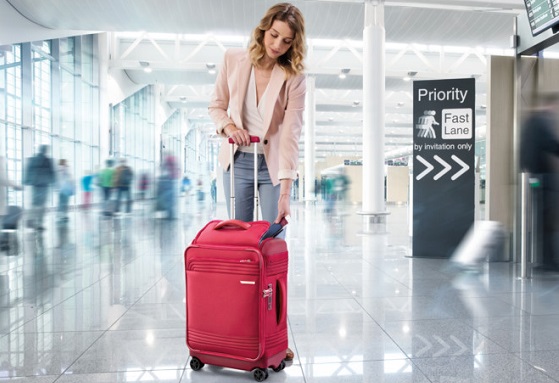 Hãy lựa chọn chiếc túi du lịch phù hợp nhất với nhu cầu của bạn. Túi balo sẽ giúp bạn vận chuyển nhanh chóng và tiện lợi, trong khi chiếc vali lại tạo cảm giác sang trọng và chuyên nghiệp. Bất kể lựa chọn nào, hãy chắc chắn rằng nó phù hợp với phong cách thời trang và cách thức di chuyển của bạn.