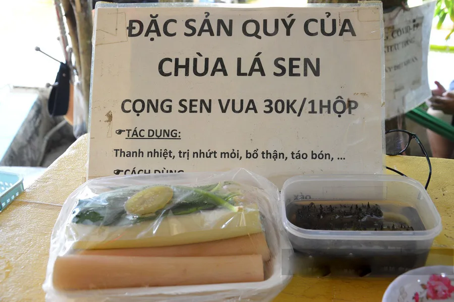 Đặc sản cọng sen vua tại chùa, phù hợp mua làm quà