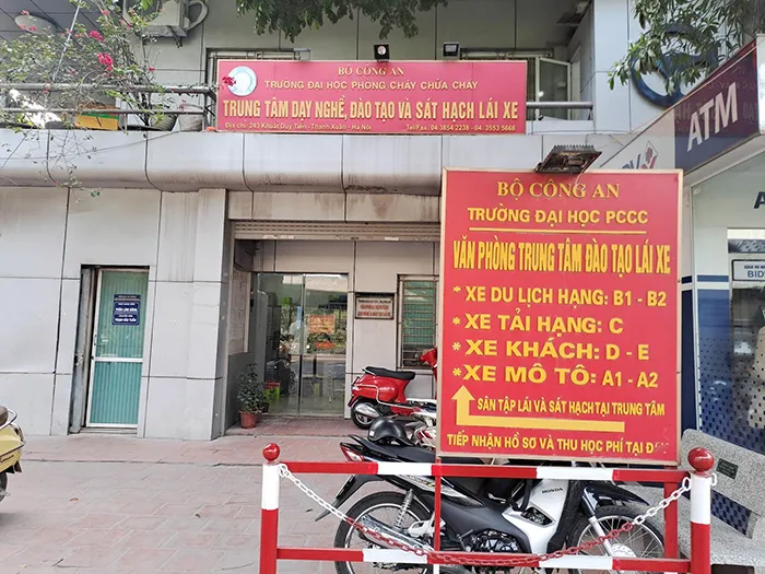 Sân tập lái xe Trung tâm Hoàng Gia trên Quốc lộ 13, Bình Dương