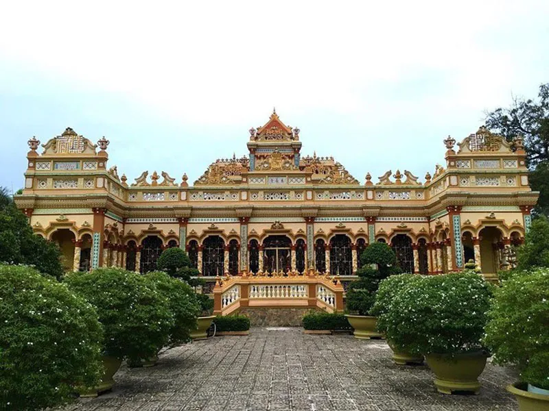 Kiến trúc pha trộn độc đáo của chùa Vĩnh Tràng ở Mỹ Tho, điểm dừng văn hóa tâm linh khi khám phá miền Tây