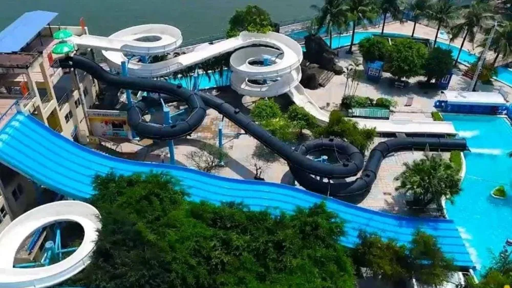 Khu trò chơi nước sôi động tại Công viên nước Hồ Tây dành cho gia đình có trẻ nhỏ