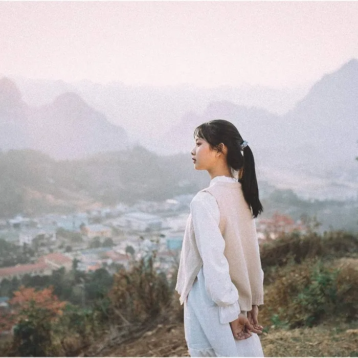 Toàn cảnh Quỳnh Nhai Sơn La từ sườn núi, vị trí Tây Bắc, thiên nhiên xanh mướt