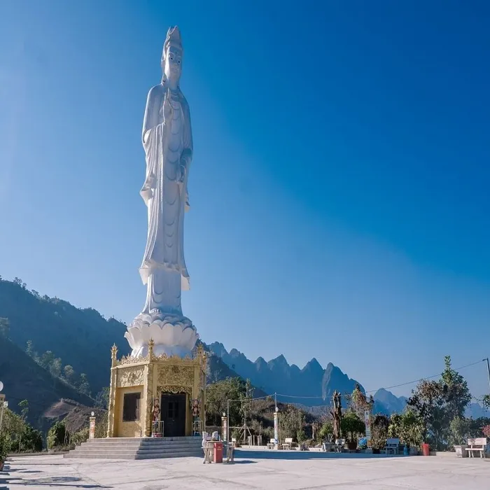 Vịnh Uy Phong trên sông Đà, cảnh quan non nước điệp trùng ở Quỳnh Nhai