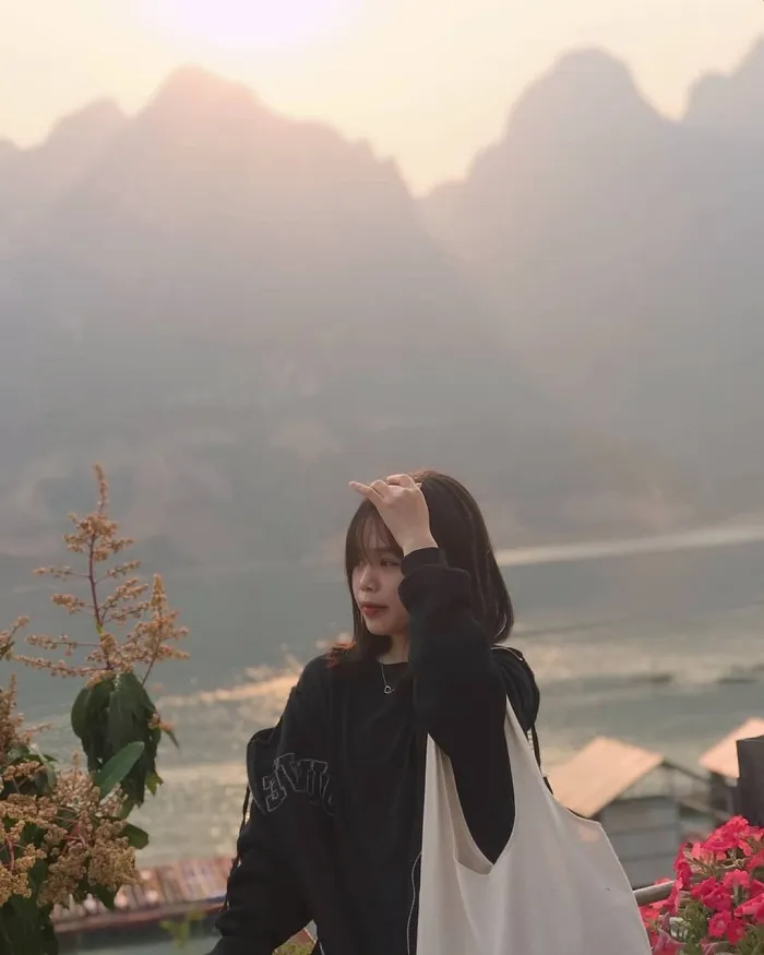 Cảnh sắc hữu tình ở Quỳnh Nhai bên lòng hồ sông Đà, trời xanh mây trắng