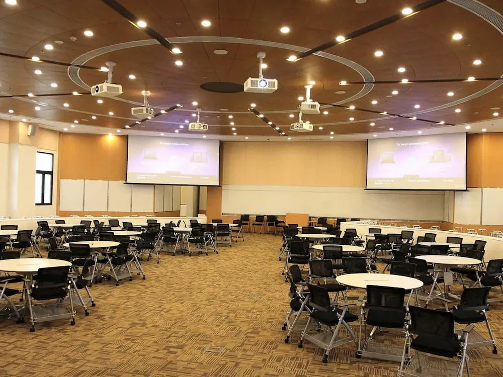 Không gian học tập hiện đại tại VinUni, lớp học mở và trang thiết bị đào tạo tiên tiến