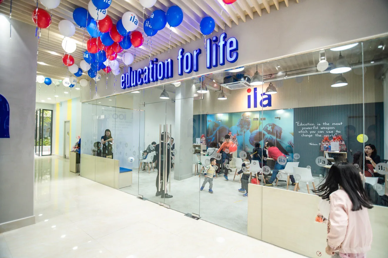 Phòng học hiện đại tại ILA 146 Nguyễn Đình Chiểu với thiết bị nghe nhìn tiên tiến