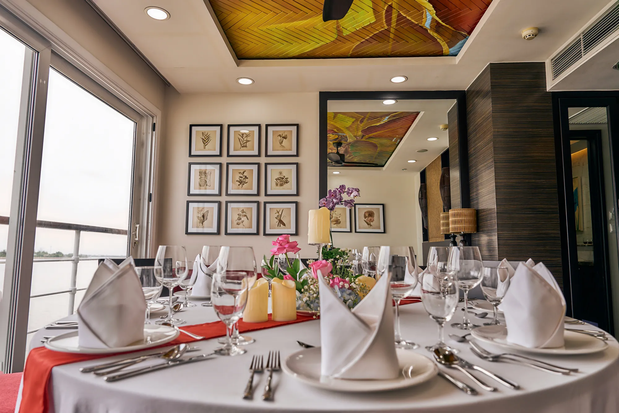 Không gian đêm trên sông Hậu, thích hợp trải nghiệm ăn tối du thuyền mùa khô