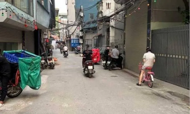 Lối vào ngõ 230 Mễ Trì Thượng, cảnh quan khu dân cư và tiện ích xung quanh