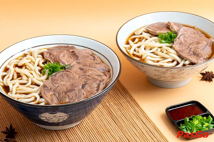 Bát mì bò Đài Loan thơm ngon với thịt bò mềm, gân giòn và nước dùng đậm vị tại Yu Tang Chùa Láng