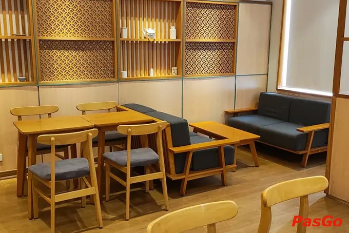 Thực khách thưởng thức món ngon Đài Loan bên bạn bè tại Yu Tang Chùa Láng