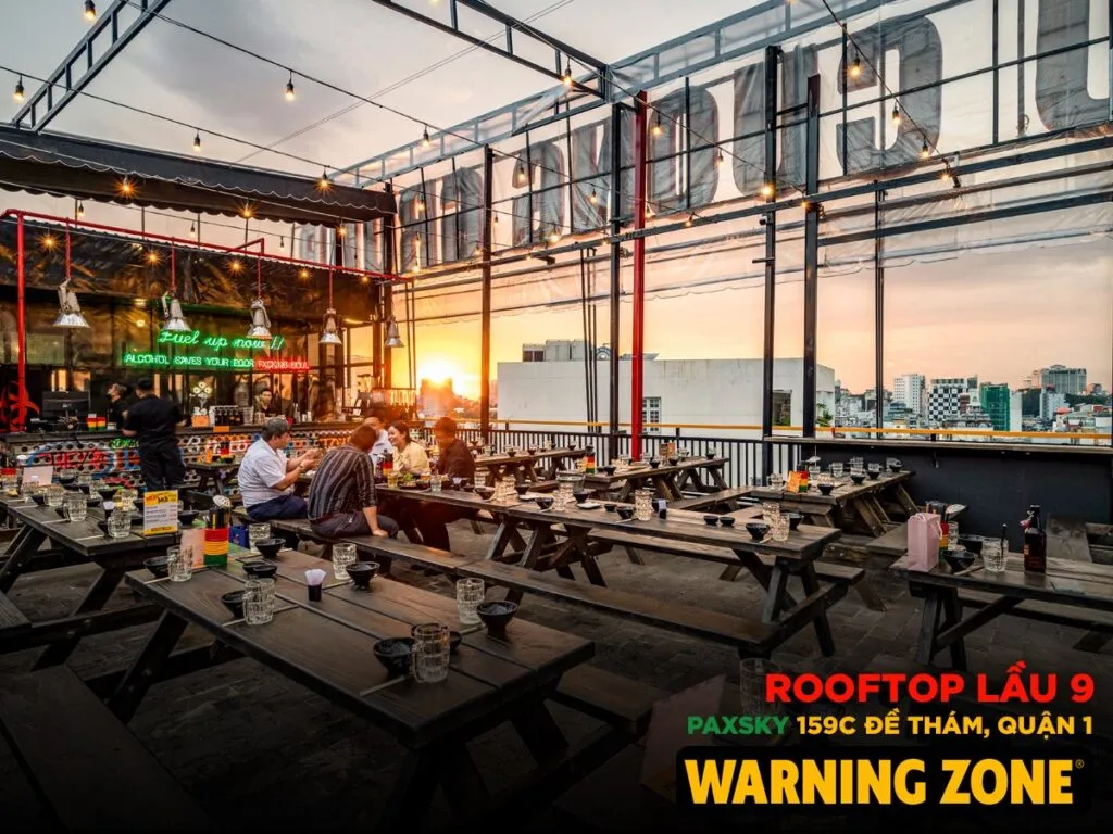 Không gian mở phong cách công nghiệp tại Warning Zone, thích hợp gặp gỡ nhóm bạn