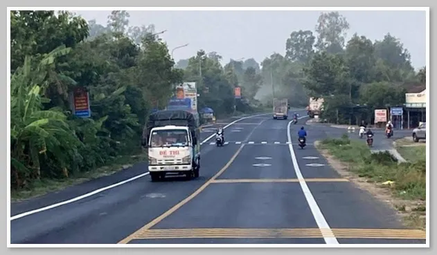 Giao thông trên tuyến Quản Lộ – Phụng Hiệp vào giờ cao điểm, xe cộ tấp nập đặc trưng miền Tây