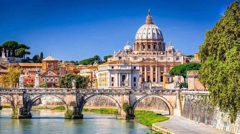 Thành Rome nhìn từ bờ sông – trung tâm giao thông với hai sân bay Fiumicino và Ciampino