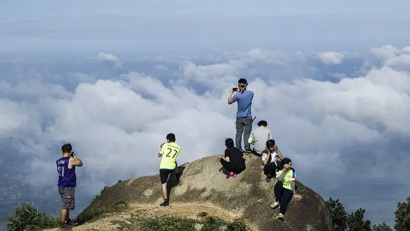 Thời điểm lý tưởng leo núi Chứa Chan từ tháng 10 đến tháng 4