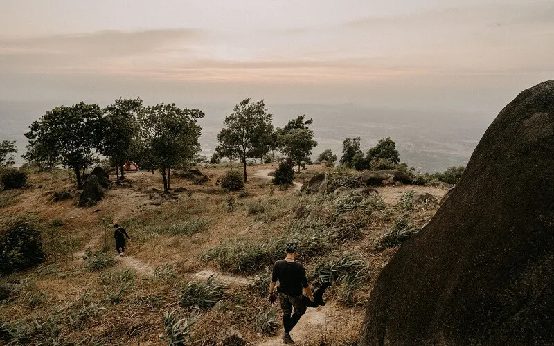 Mốc cột điện trên cung đường trekking núi Chứa Chan