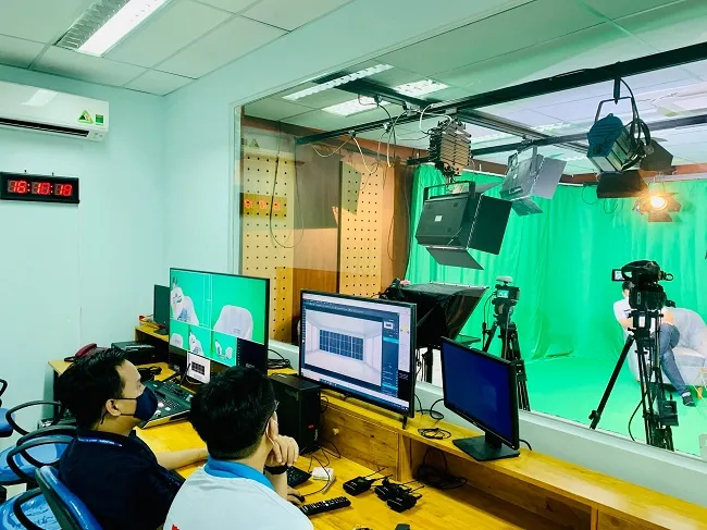 Phòng kỹ thuật và phòng quay tại trường quay S2