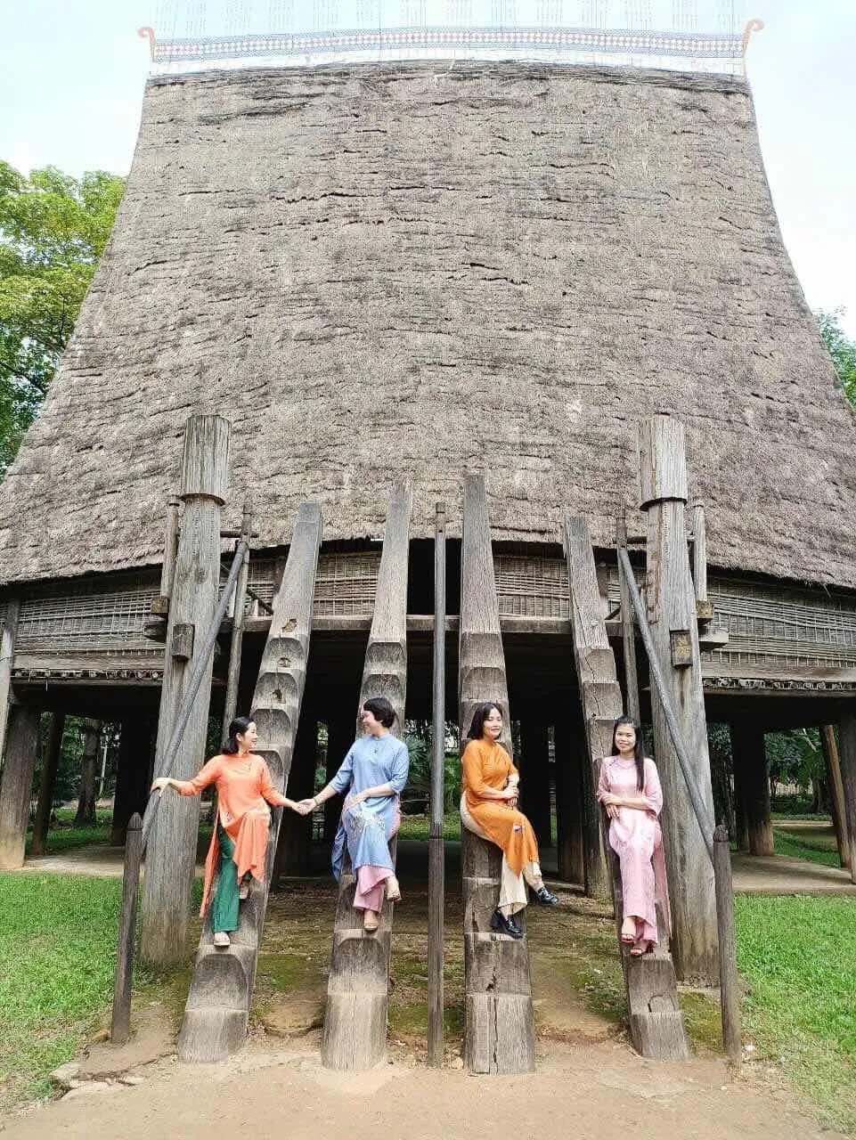 Check-in nhà rông trong Vườn Kiến Trúc