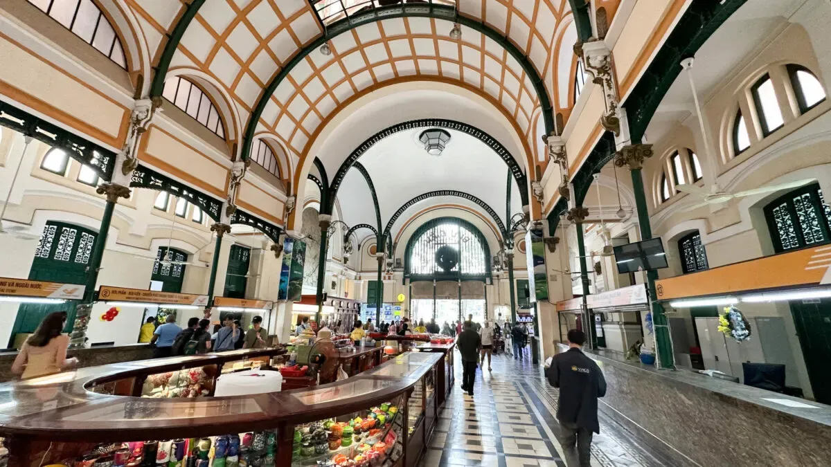 Bưu điện Trung tâm Sài Gòn – điểm tham quan gần Nhà hát Thành phố