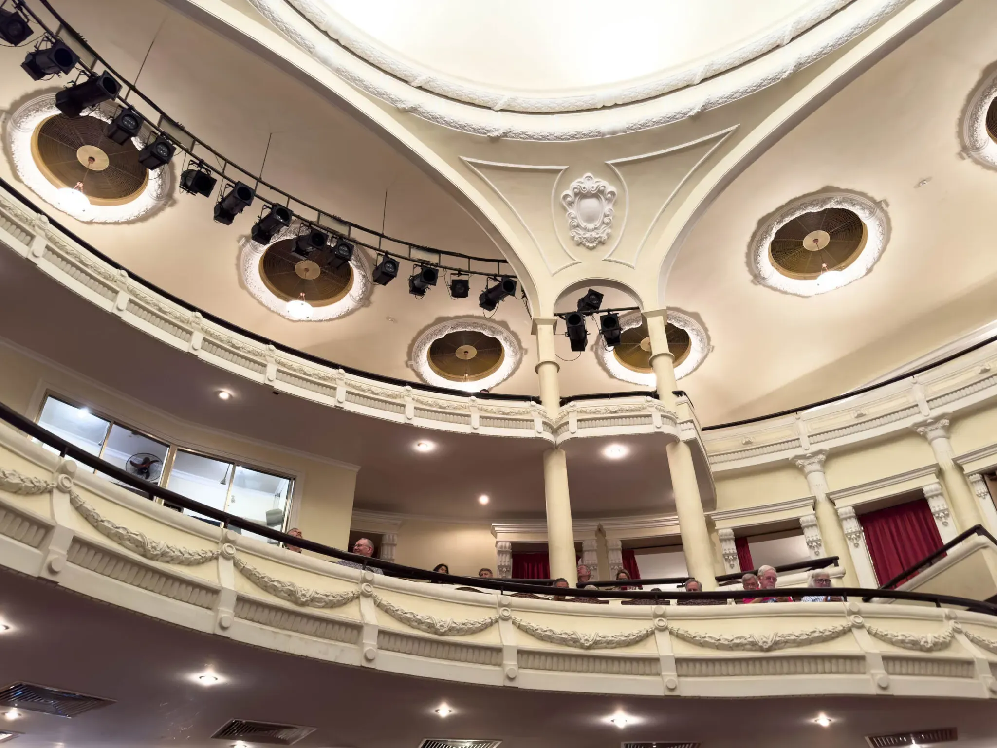 Không gian nội thất bên trong Nhà hát Thành phố Hồ Chí Minh