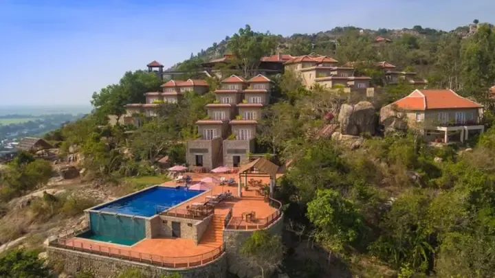 Khung cảnh sông nước, miệt vườn và chợ nổi đặc trưng miền Tây