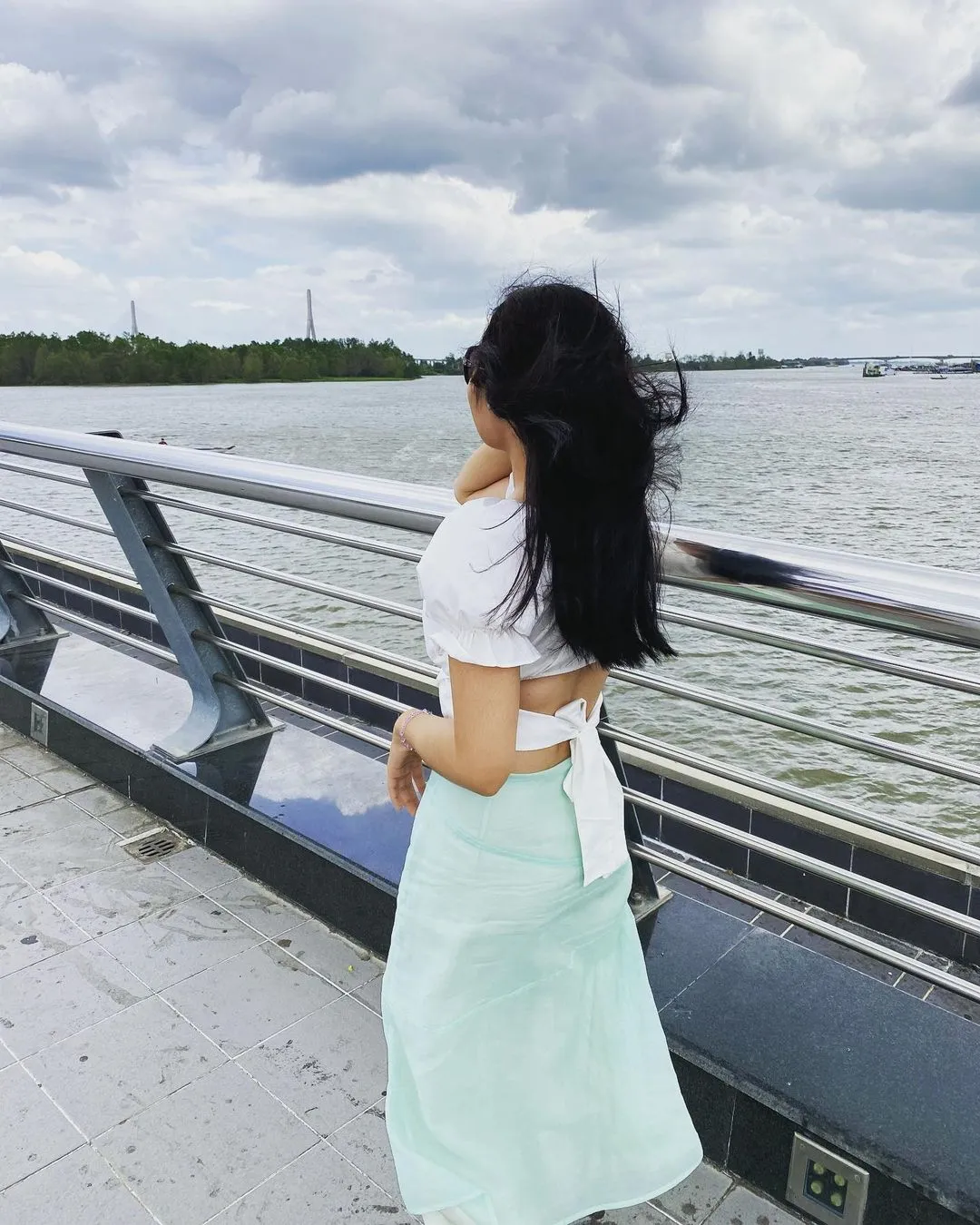 Góc check-in Bến Ninh Kiều rực rỡ về đêm