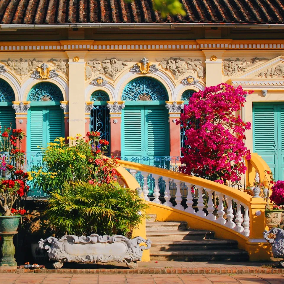 Mặt tiền nhà cổ Bình Thủy phong cách giao thoa Đông – Tây