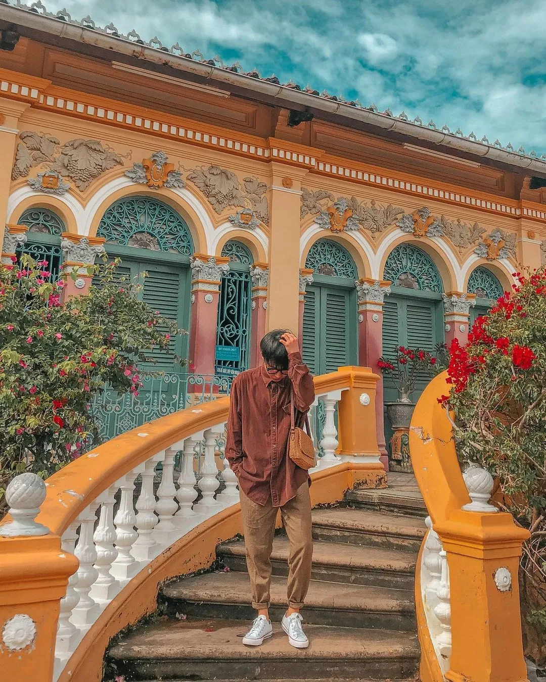 Du khách check-in sân vườn nhà cổ Bình Thủy