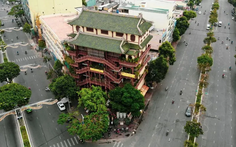 Quần thể chùa Phật Học Cần Thơ quy mô, tọa lạc giữa khu trung tâm