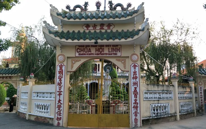 Khuôn viên chùa Hội Linh cổ kính, thanh tịnh