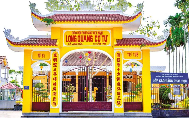 Cổng chùa Long Quang sau trùng tu, khang trang và cổ kính