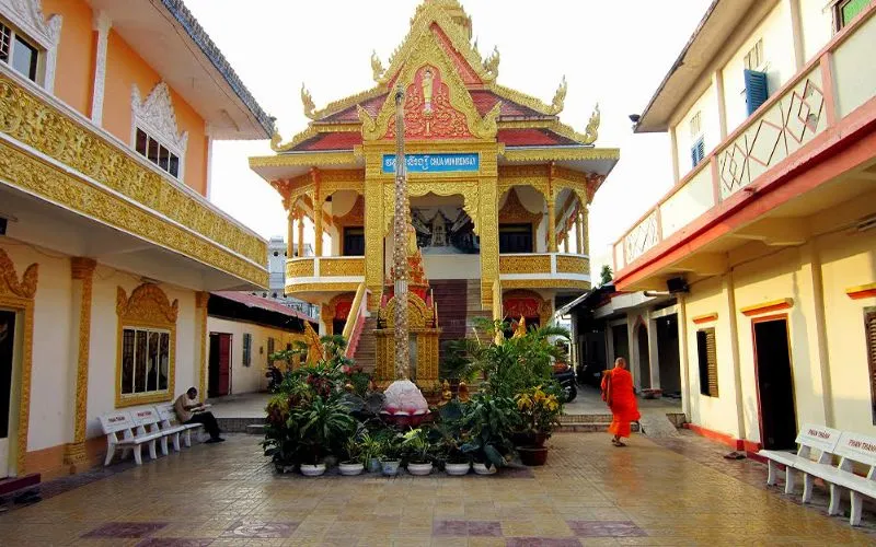 Chùa Munir Ansay phong cách Khmer với chi tiết trang trí cầu kỳ