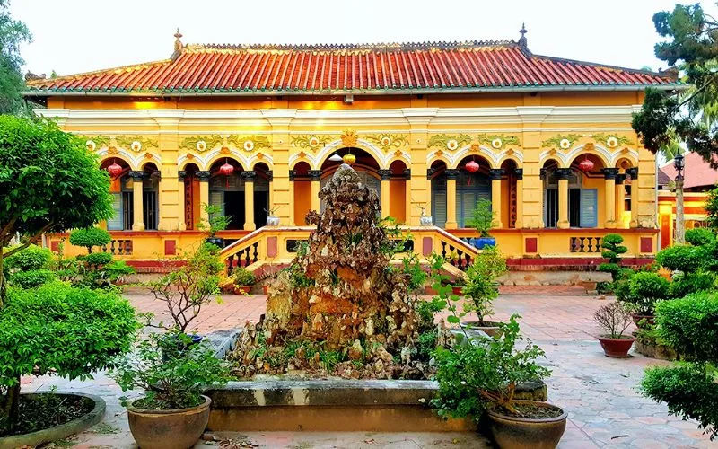 Chùa Nam Nhã Cần Thơ bên sông Bình Thủy, kiến trúc giao thoa Á – Âu