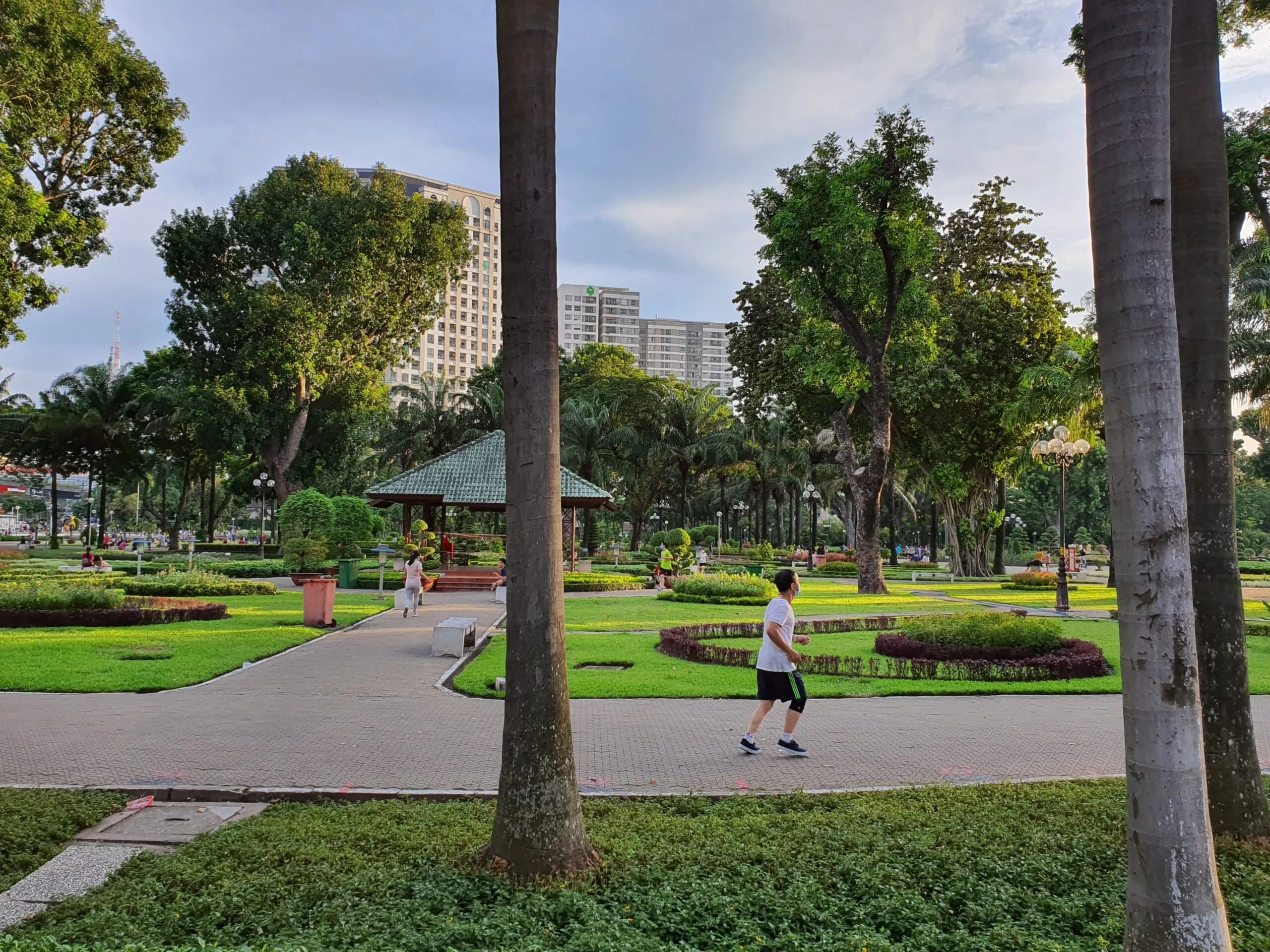 Công viên Gia Định Gò Vấp: không gian xanh, đường chạy, khu vui chơi