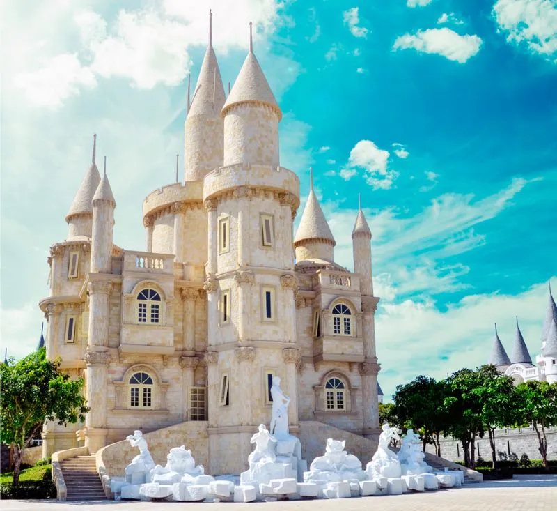 Lâu đài Coeus – biểu tượng nổi bật của Kittyd & Minnied