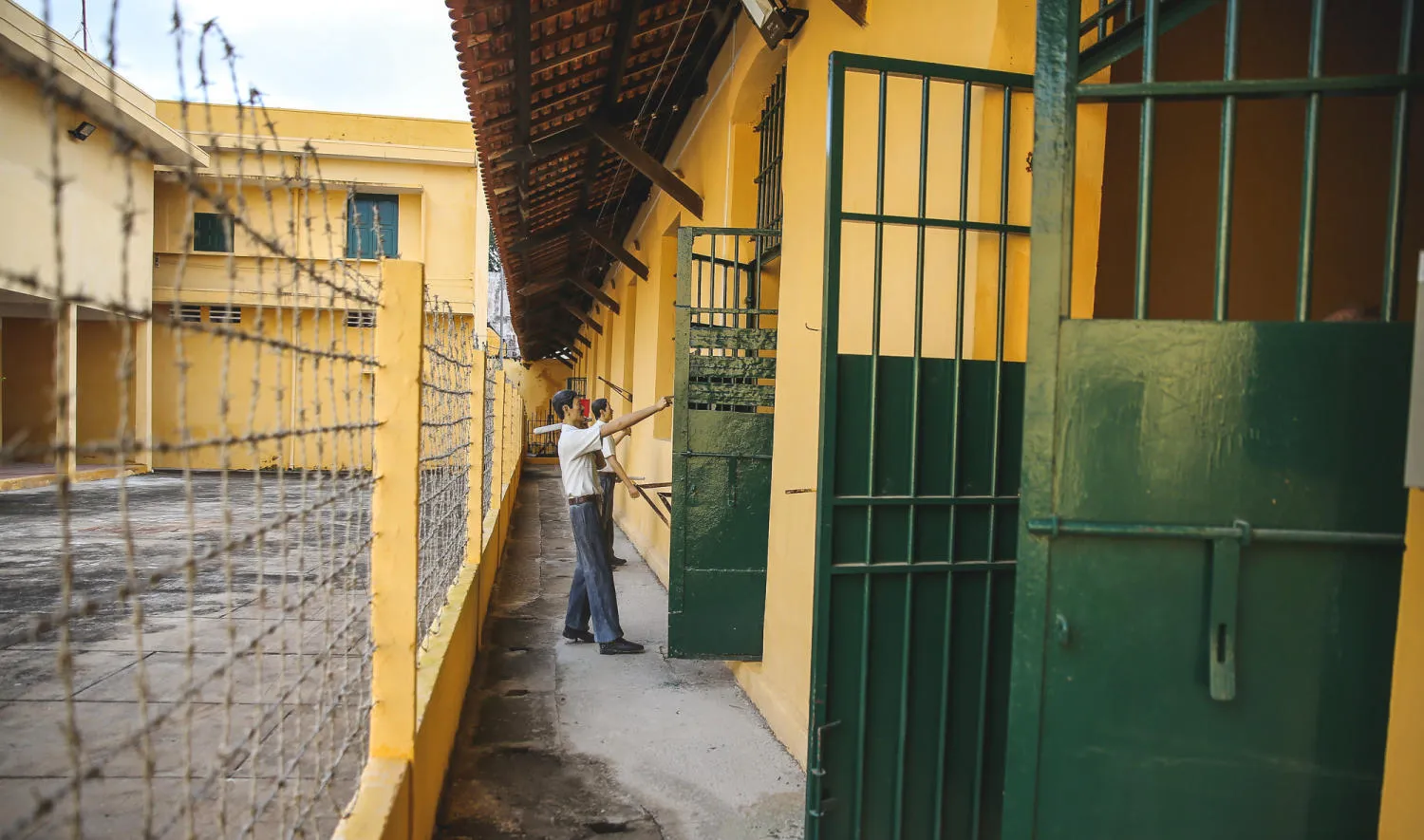 Bảng giới thiệu và không gian trưng bày tại di tích giúp khách tự tham quan thuận tiện