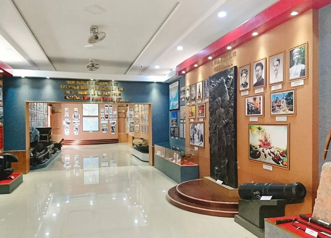 Hiện vật vũ khí thô sơ do quân dân tự chế, thể hiện sự sáng tạo trong chiến đấu