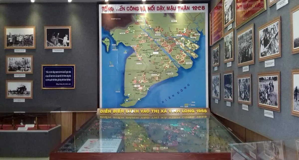 Không gian khánh tiết trang trọng tưởng nhớ các bậc chỉ huy, anh hùng lực lượng vũ trang