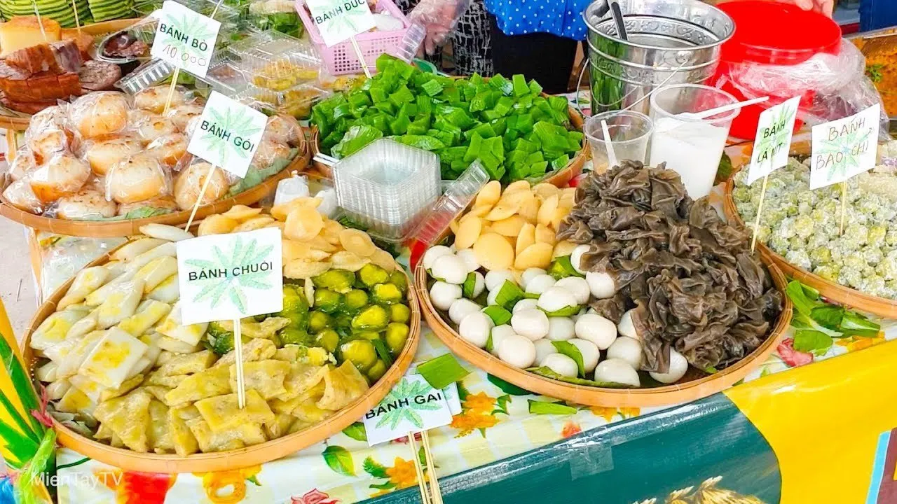 Nghi thức khai mạc và dâng bánh trong phần lễ
