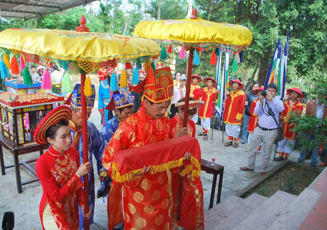 Chuẩn bị không gian và nghi vật cho ngày lễ