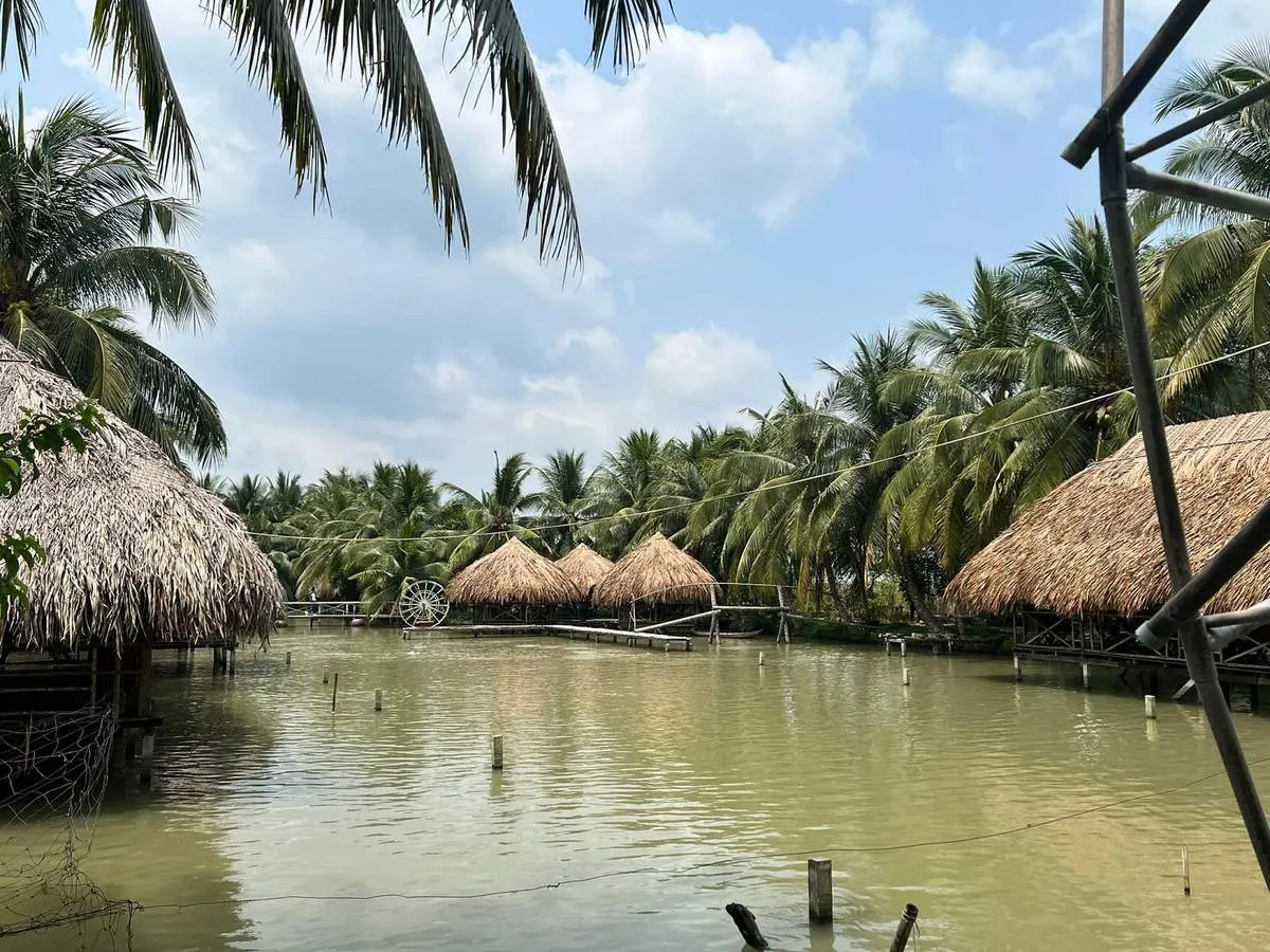 Không gian ẩm thực miệt vườn ở Hoa Súng, gần trung tâm, dễ di chuyển
