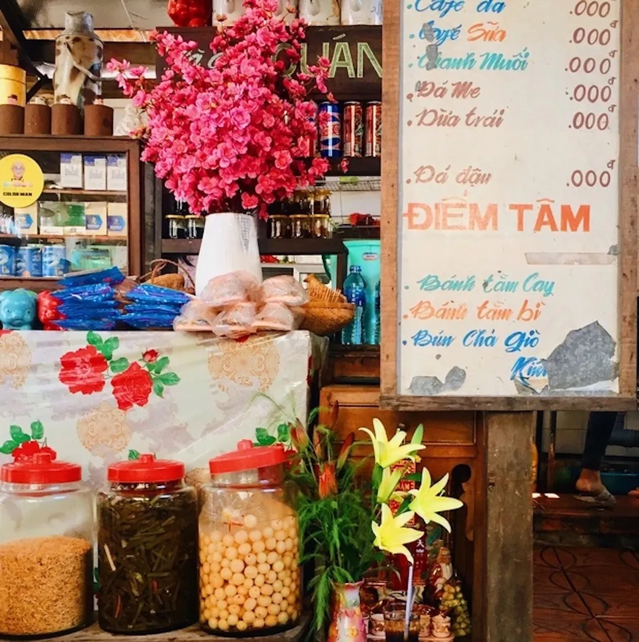 Không gian hoài cổ tại quán Hồi Đó ở Cần Thơ