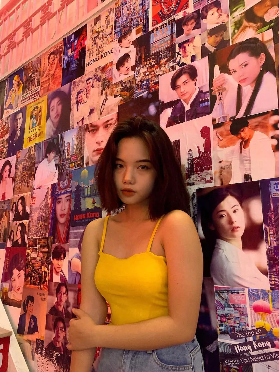 Phông nền bảng hiệu, đèn lồng và đường hẻm tái hiện nhịp sống Hong Kong giữa Cần Thơ