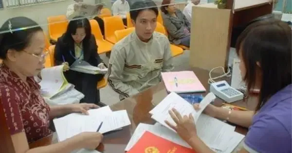 Người dân mang CCCD và giấy tờ xe khi di chuyển vào Hà Nội