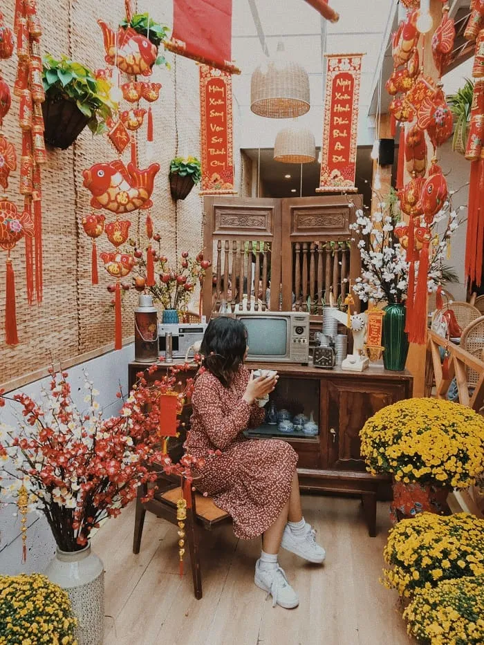 Check-in Tết tại Khóm Coffee & Tea với ánh sáng ấm áp