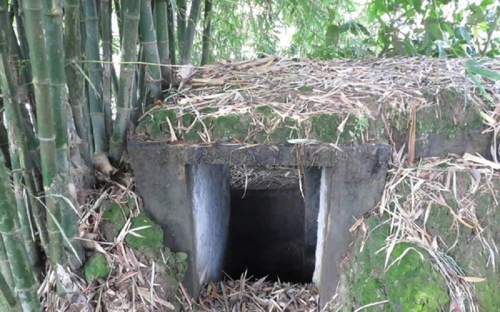 Hầm trú ẩn nhỏ, ẩm thấp - dấu tích sống động về cách bám trụ, chiến đấu trong lòng địch