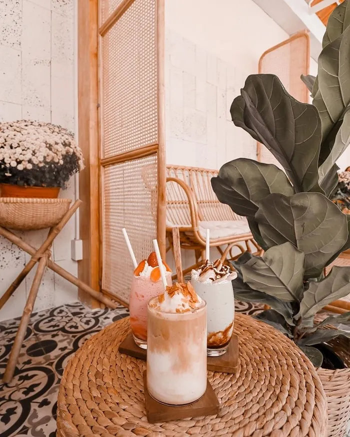 Đồ uống giá dễ chịu tại Khóm Coffee & Tea