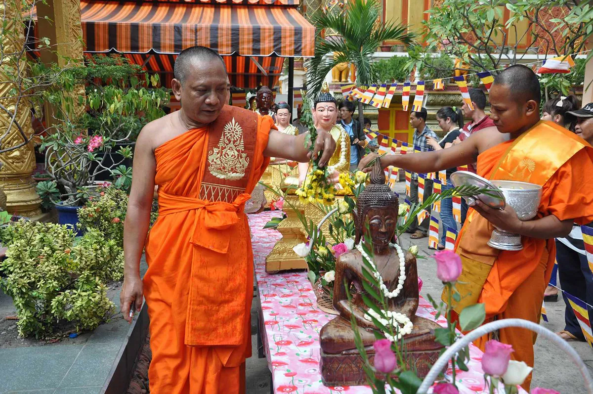 Nghi lễ sám hối, tri ân thiên nhiên trong lễ Bon Phnôm Pôn