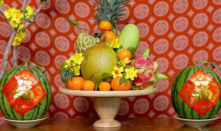 Chọn trái tươi, nguyên cuống; lau khô trước khi bày lễ