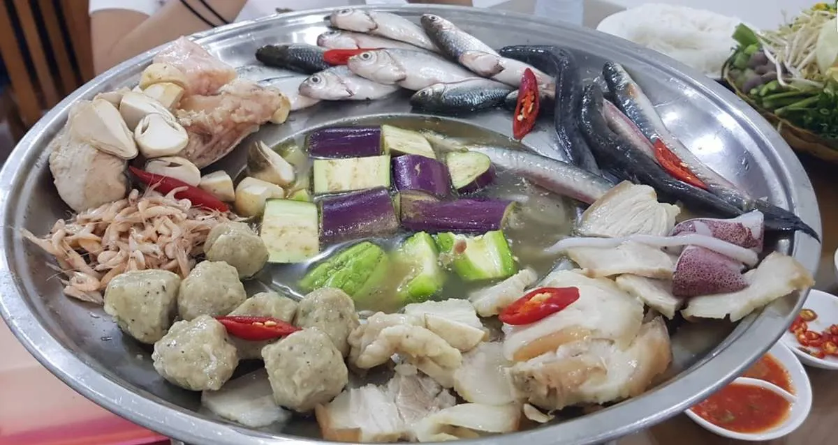 Lẩu cá – hải sản với nguyên liệu tươi, chế biến ngay tại khu bếp của vườn